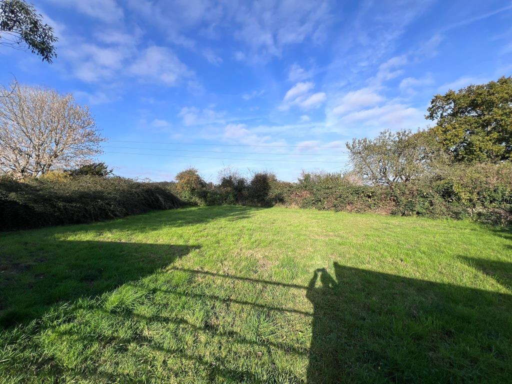 Lot: 82 - BUILDING PLOT WITH CONSENT FOR A THREE-BEDROOM BUNGALOW - View of site for development